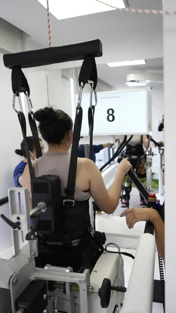 Recuperación post-ACV en Quito: El Lokomat robot y el futuro de tu movilidad 2 | Lokomat robot,Recuperación post-ACV,Rehabilitación neurológica Quito,ACV,Clínica de neurología Quito